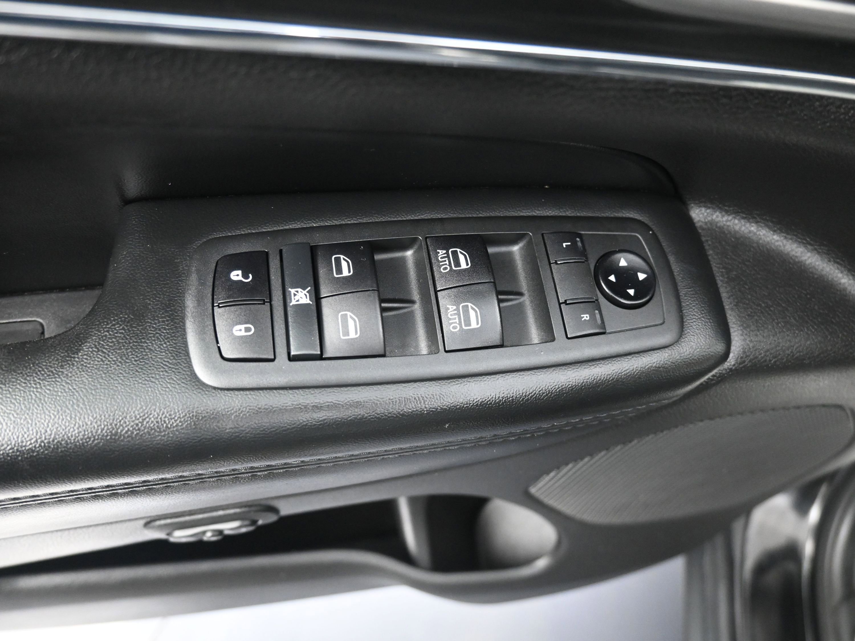 Used 2021 Jeep Grand Cherokee Limited w/ Trailer Tow Group IV image 17