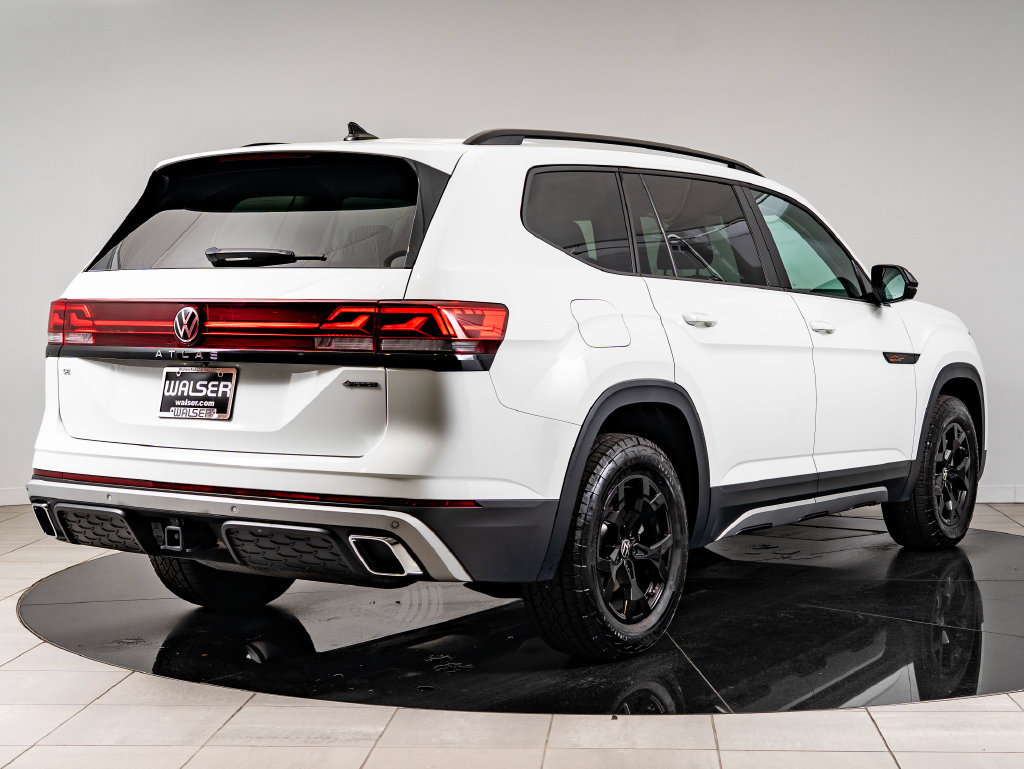 Used 2025 Volkswagen Atlas Peak Edition SE AWD/4WD image 10