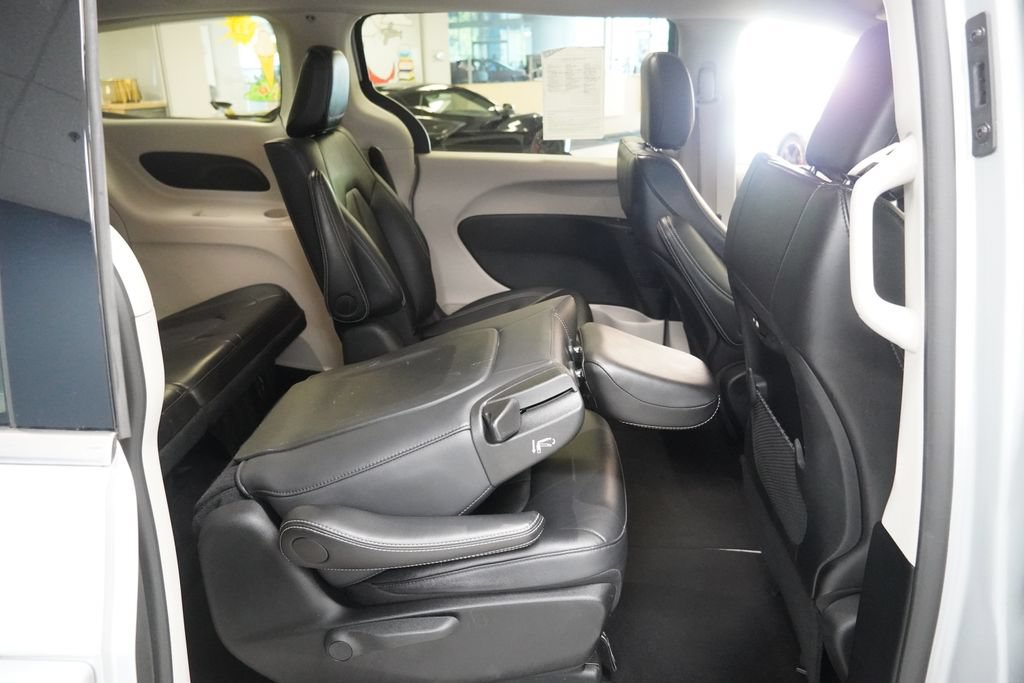 Used 2024 Chrysler Pacifica Limited FWD image 22