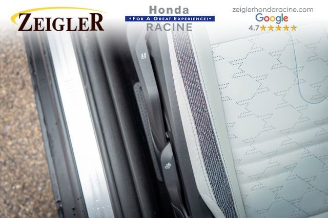 Used 2025 MINI Cooper 2-Door Hardtop image 16