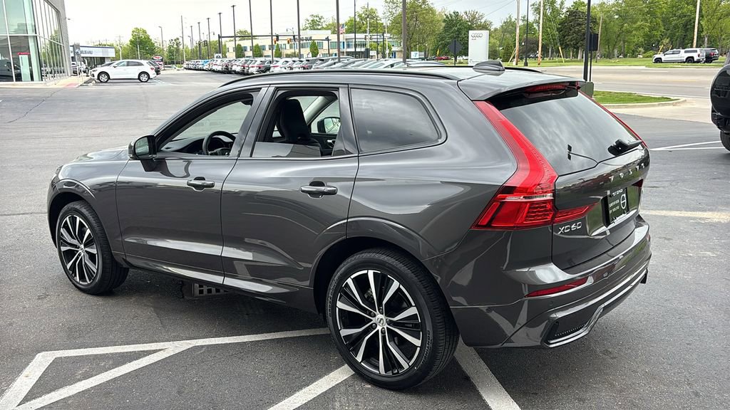 Certified 2025 Volvo XC60 B5 Plus AWD/4WD image 4