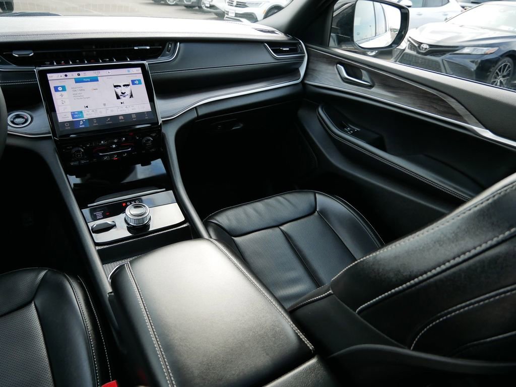 Used 2024 Jeep Grand Cherokee L Limited w/ Luxury Tech Group II image 15