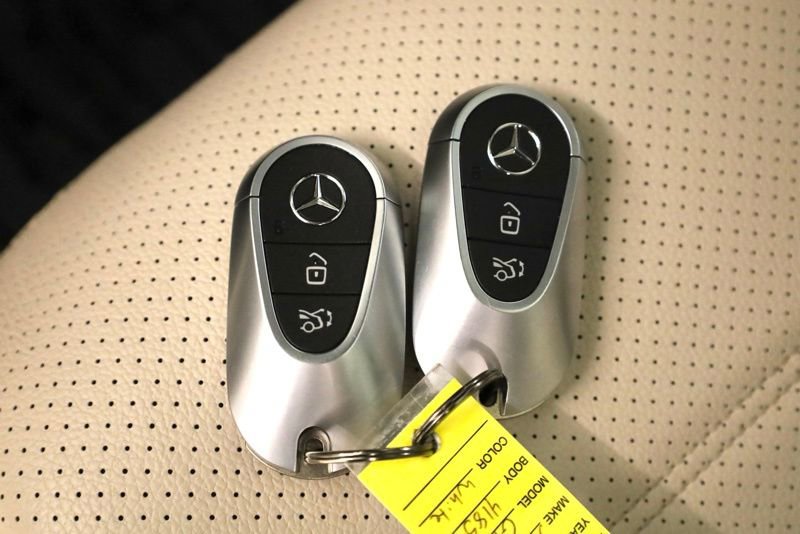 Used 2023 Mercedes-Benz GLC 300 4MATIC image 38