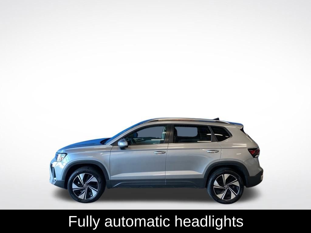 Used 2025 Volkswagen Taos SE AWD/4WD image 16