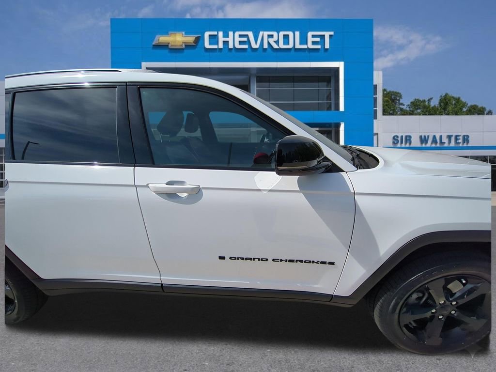 Used 2023 Jeep Grand Cherokee L Laredo image 35