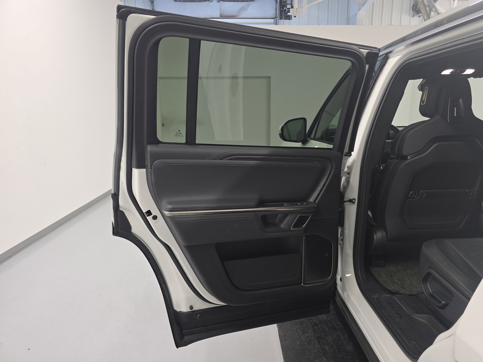 Used 2024 Rivian R1S Adventure AWD/4WD image 17