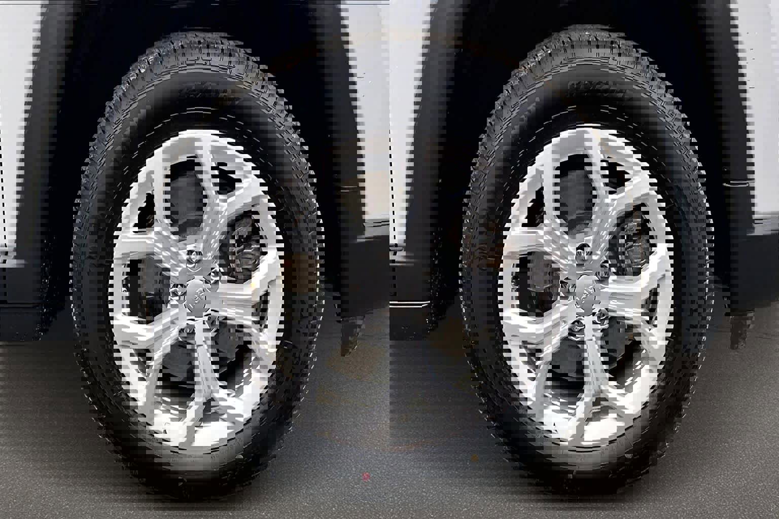 Used 2024 Jeep Compass Latitude image 35