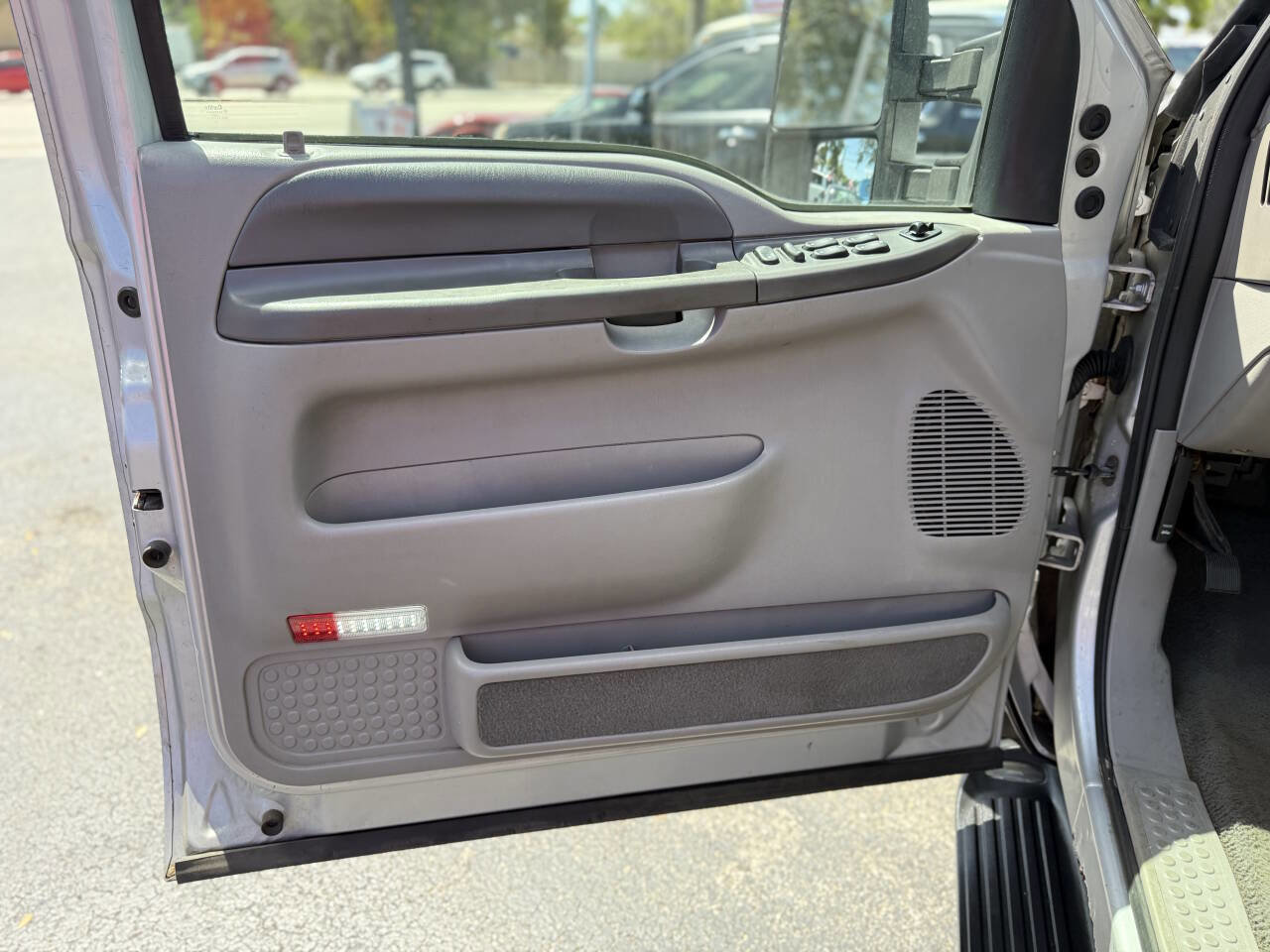 Used 2001 Ford Excursion XLT image 8