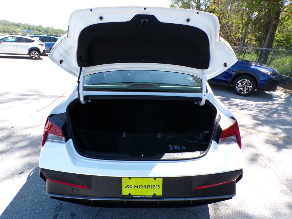 New 2026 Hyundai Elantra Hybrid FWD image 18