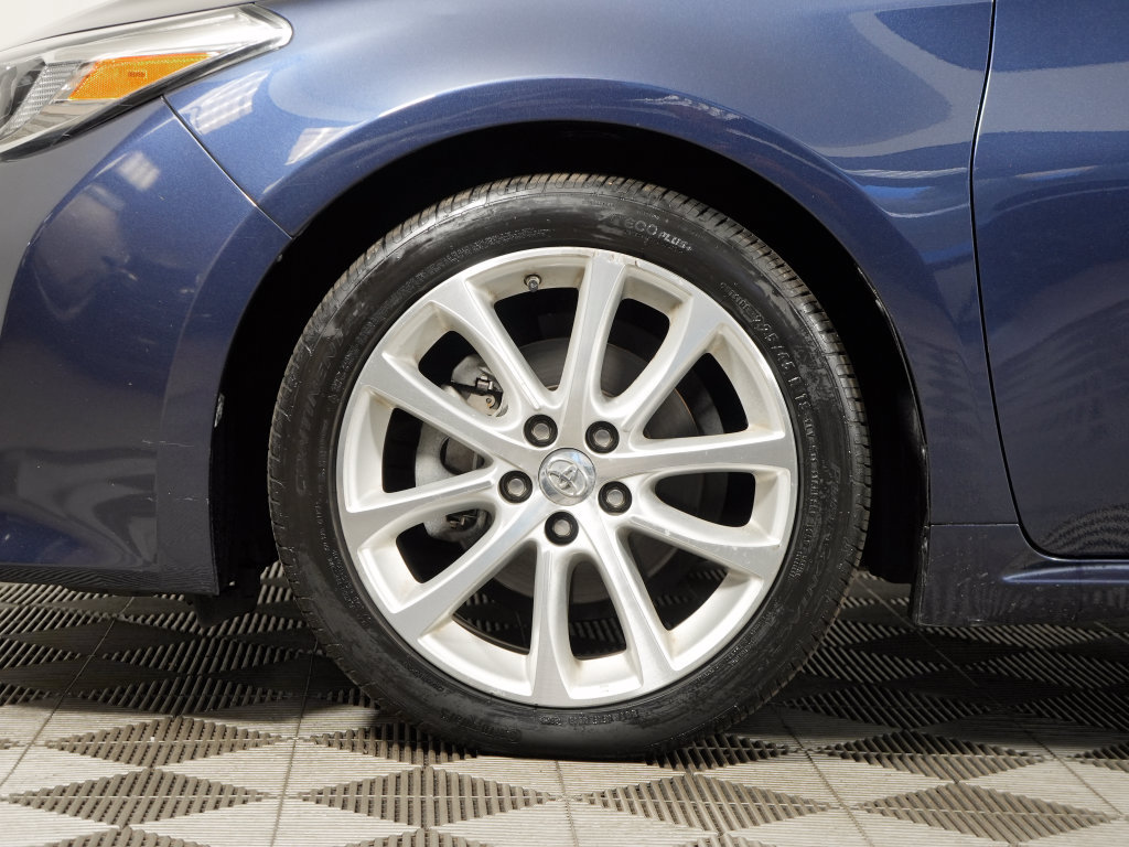 Used 2015 Toyota Avalon Limited w/ Technology Package FWD image 9