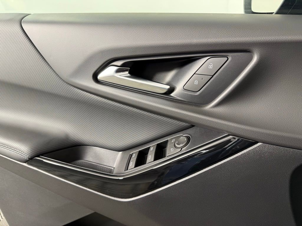 New 2026 Chevrolet Equinox LT image 18