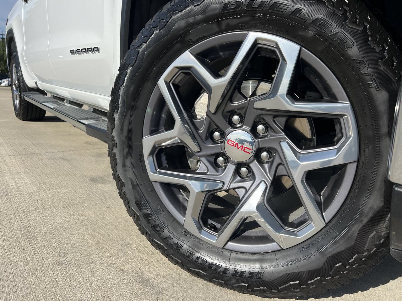 Used 2025 GMC Sierra 1500 SLT AWD/4WD image 6