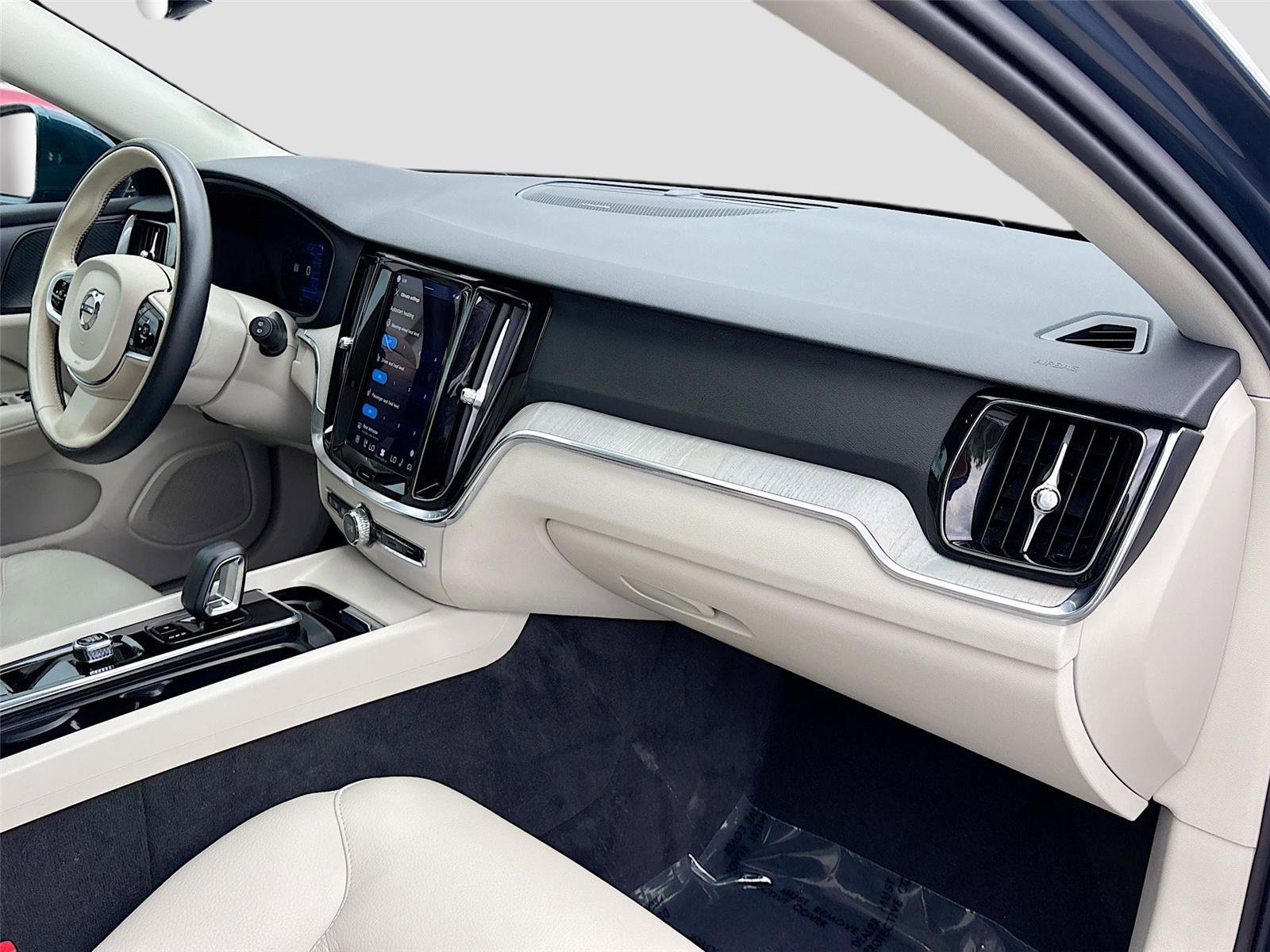 Used 2025 Volvo V60 B5 Cross Country Plus AWD/4WD image 30