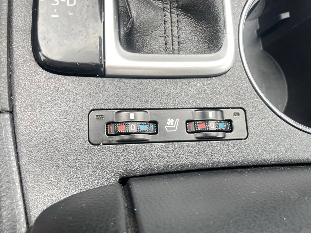 Used 2019 Toyota Highlander Limited AWD/4WD image 29