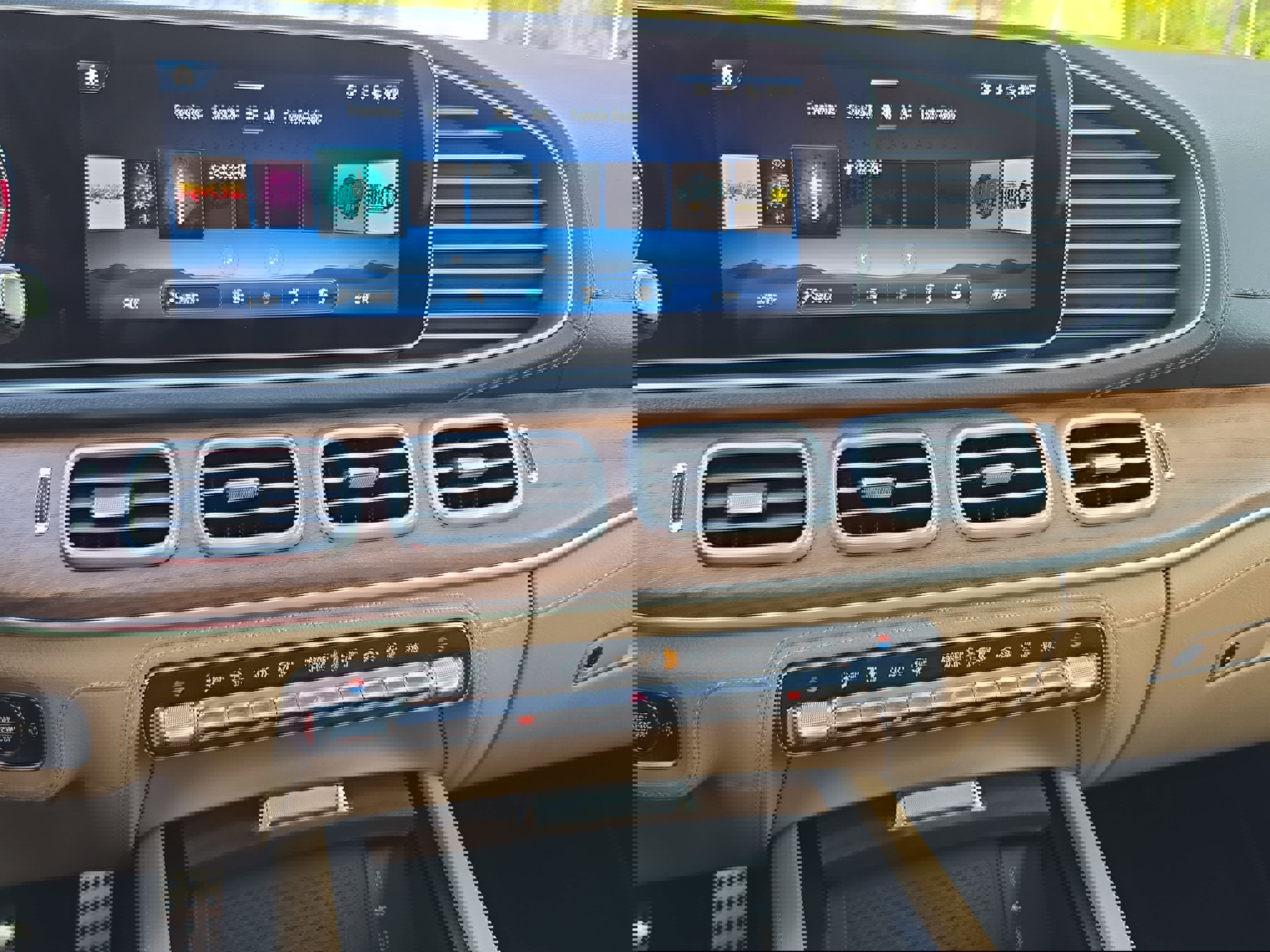 Used 2024 Mercedes-Benz GLS 580 4MATIC image 21