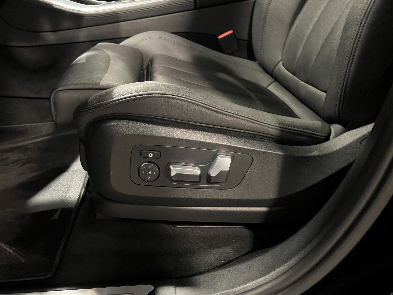 Used 2019 BMW X5 xDrive40i w/ Premium Package 2 AWD/4WD image 25