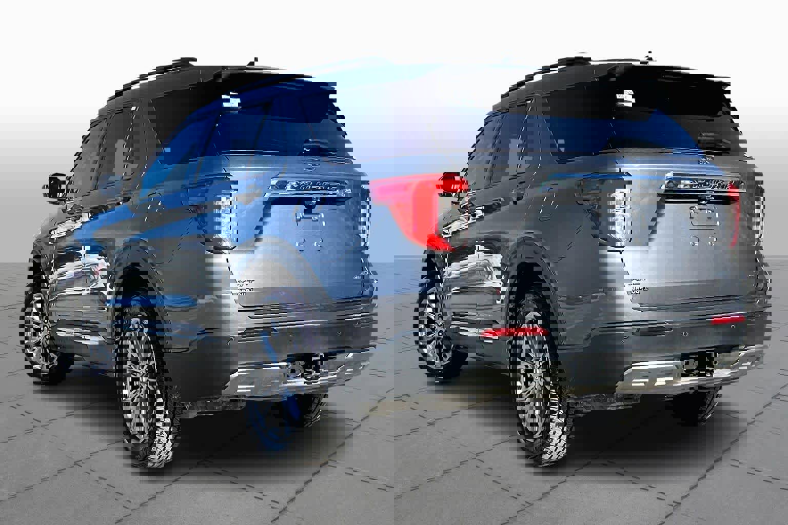 Used 2022 Ford Explorer XLT w/ Equipment Group 202A image 12