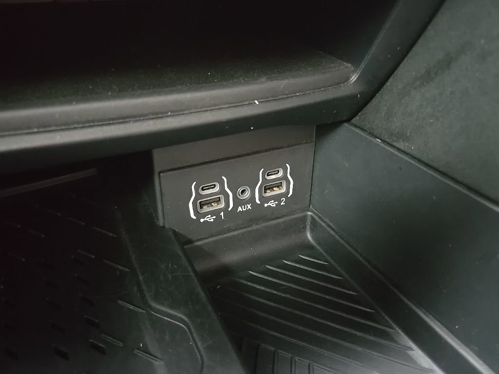 Used 2025 Chrysler Pacifica Limited image 58