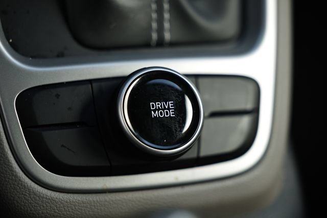 Certified 2025 Hyundai Venue SEL FWD image 39