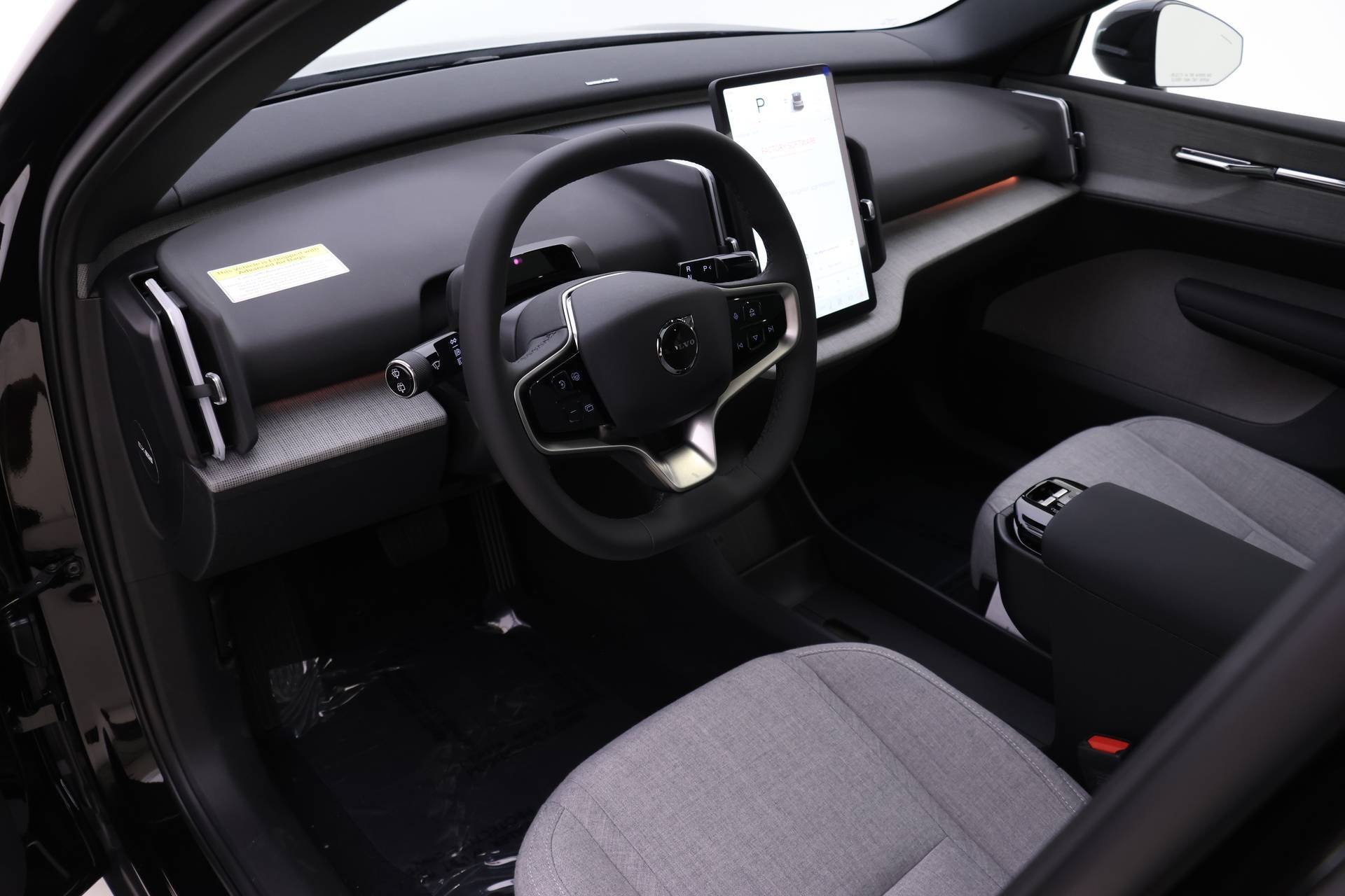 New 2025 Volvo EX30 Ultra w/ Protection Package Premier image 6