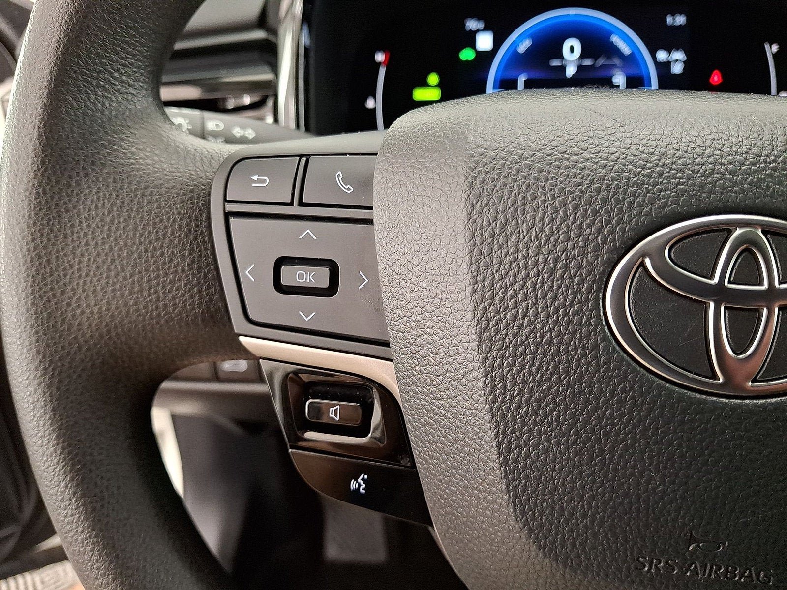 Used 2025 Toyota Camry LE FWD image 9