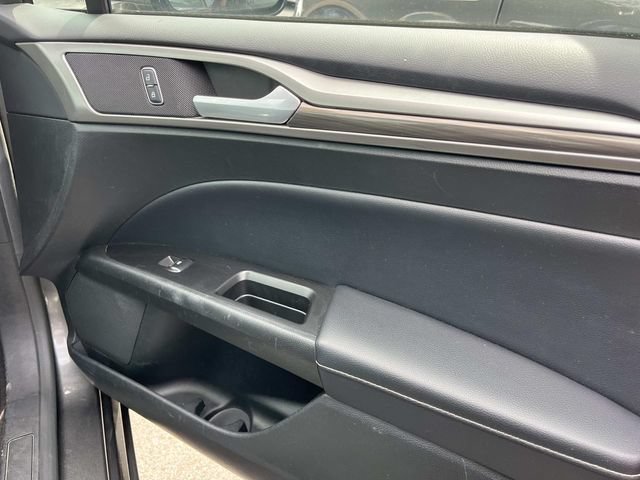 Used 2017 Ford Fusion SE w/ Fusion SE Technology Package FWD image 23