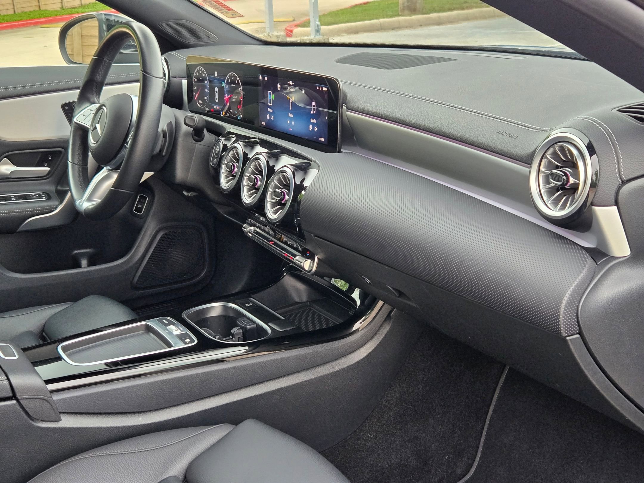 Used 2025 Mercedes-Benz CLA 250 4MATIC image 29