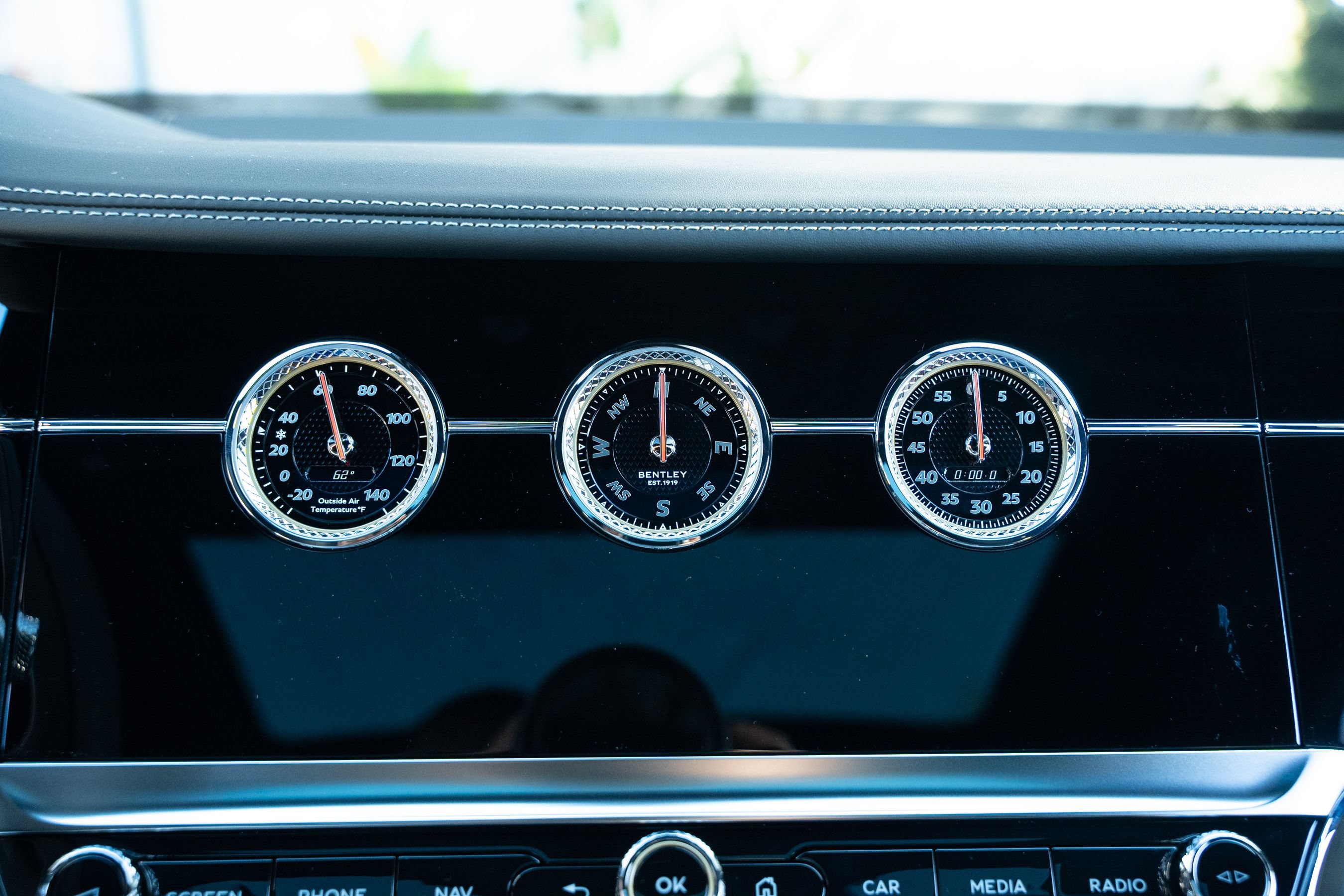 Certified 2025 Bentley Flying Spur Plug-In Hybrid AWD/4WD image 29