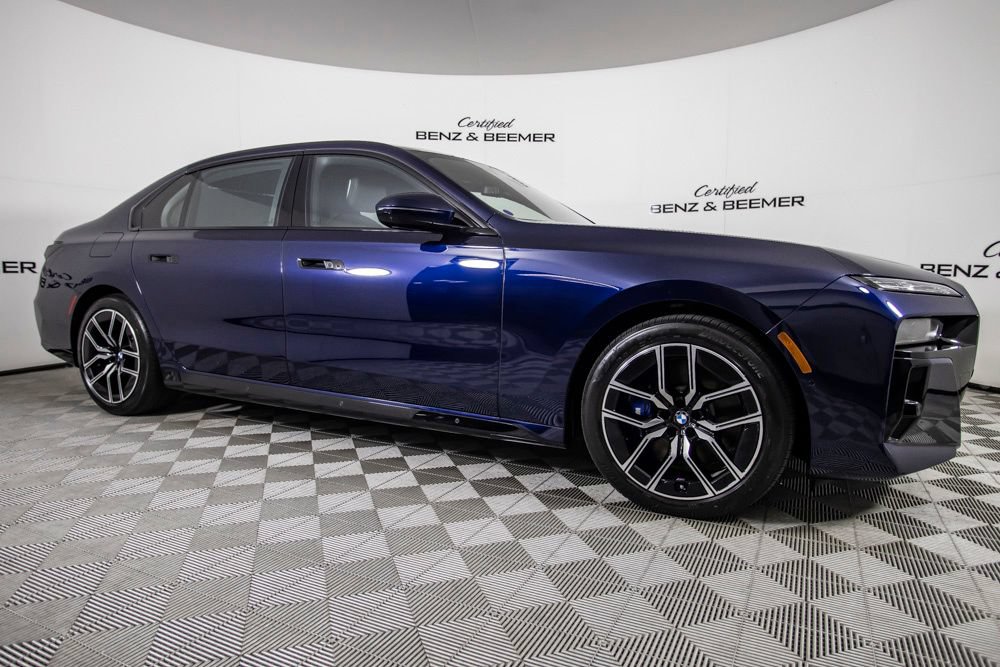 Used 2025 BMW 760i xDrive w/ Executive Package AWD/4WD image 2