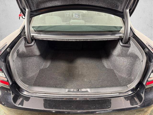 Used 2023 Dodge Charger SXT RWD image 18