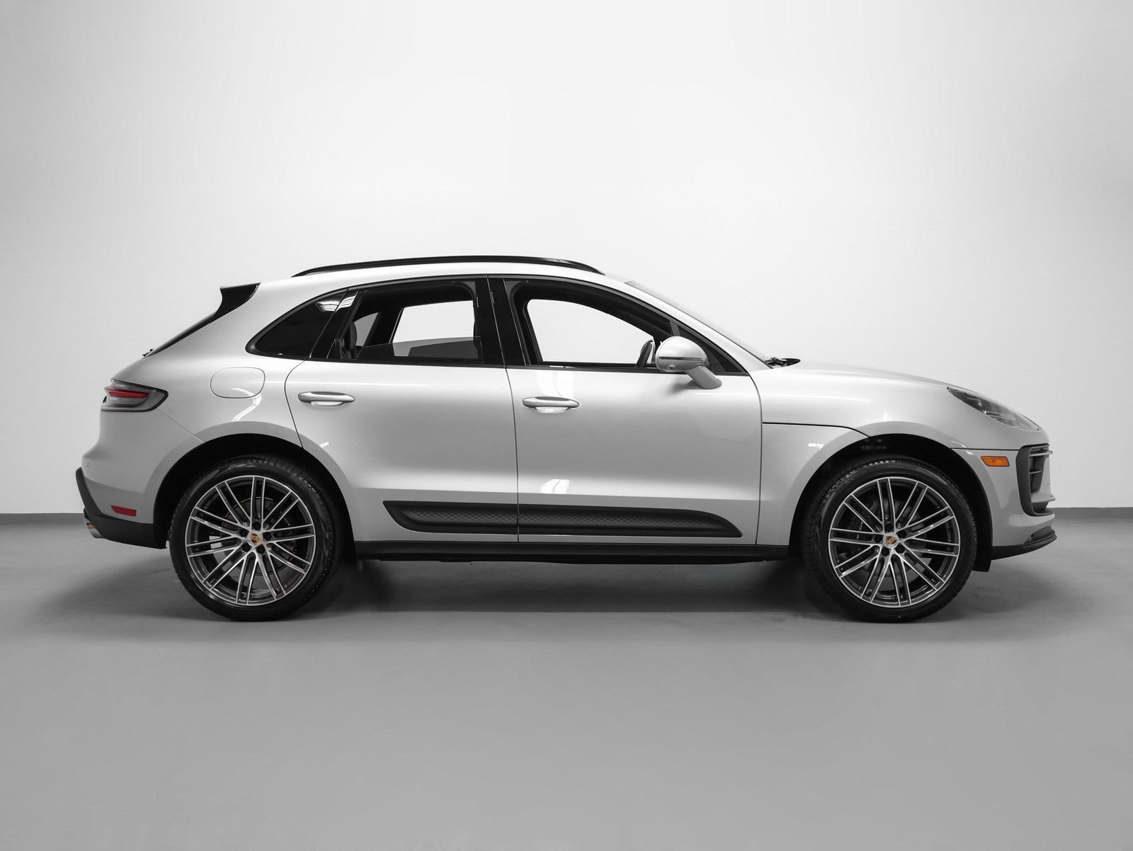 Certified 2026 Porsche Macan image 13