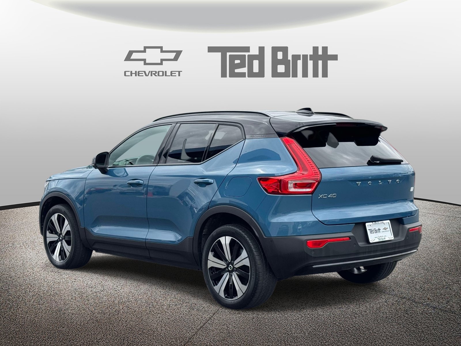 Used 2023 Volvo XC40 Recharge Plus w/ Protection Package Premier AWD/4WD image 6