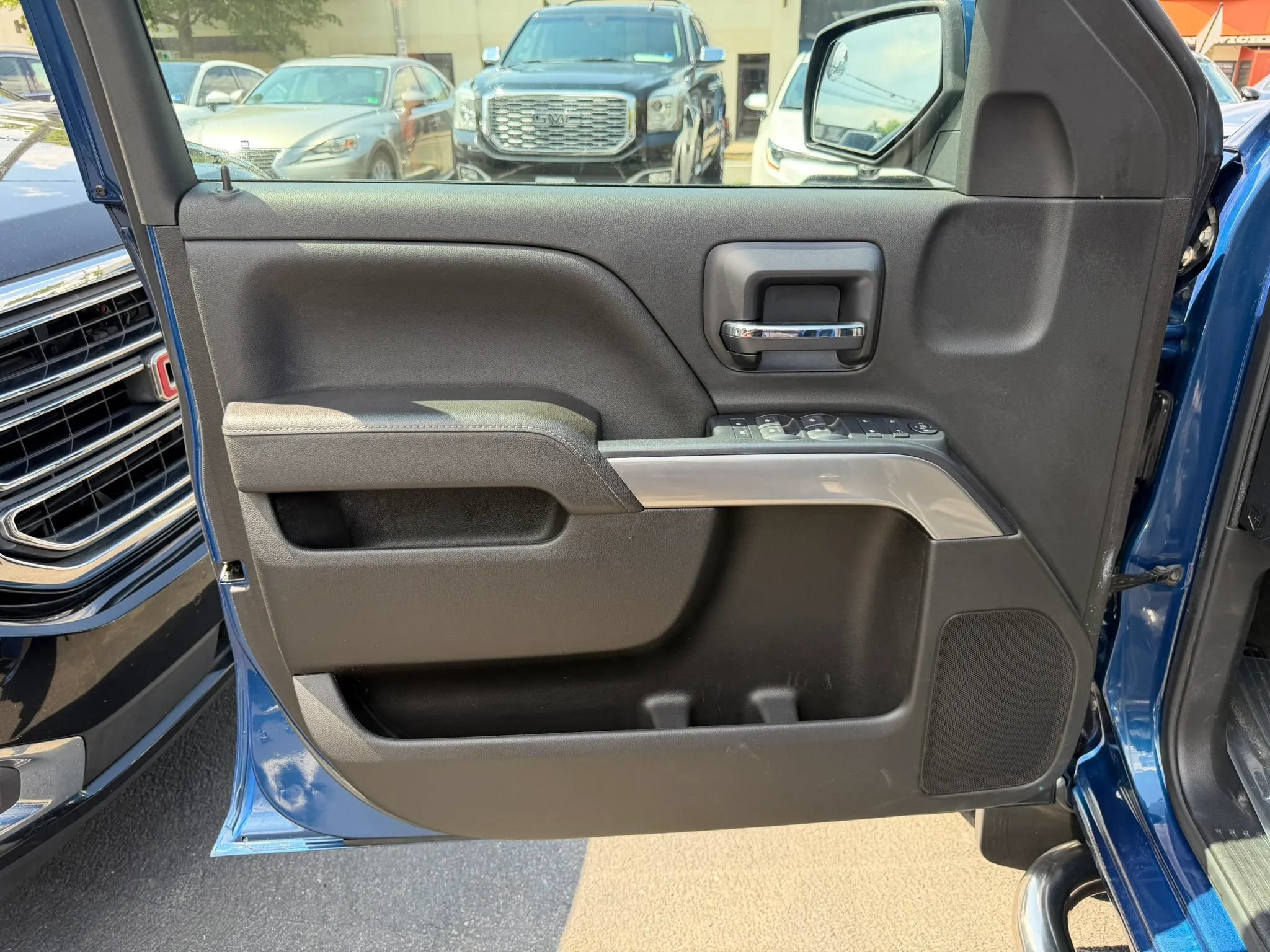 Used 2017 Chevrolet Silverado 1500 LT w/ All Star Edition AWD/4WD image 34