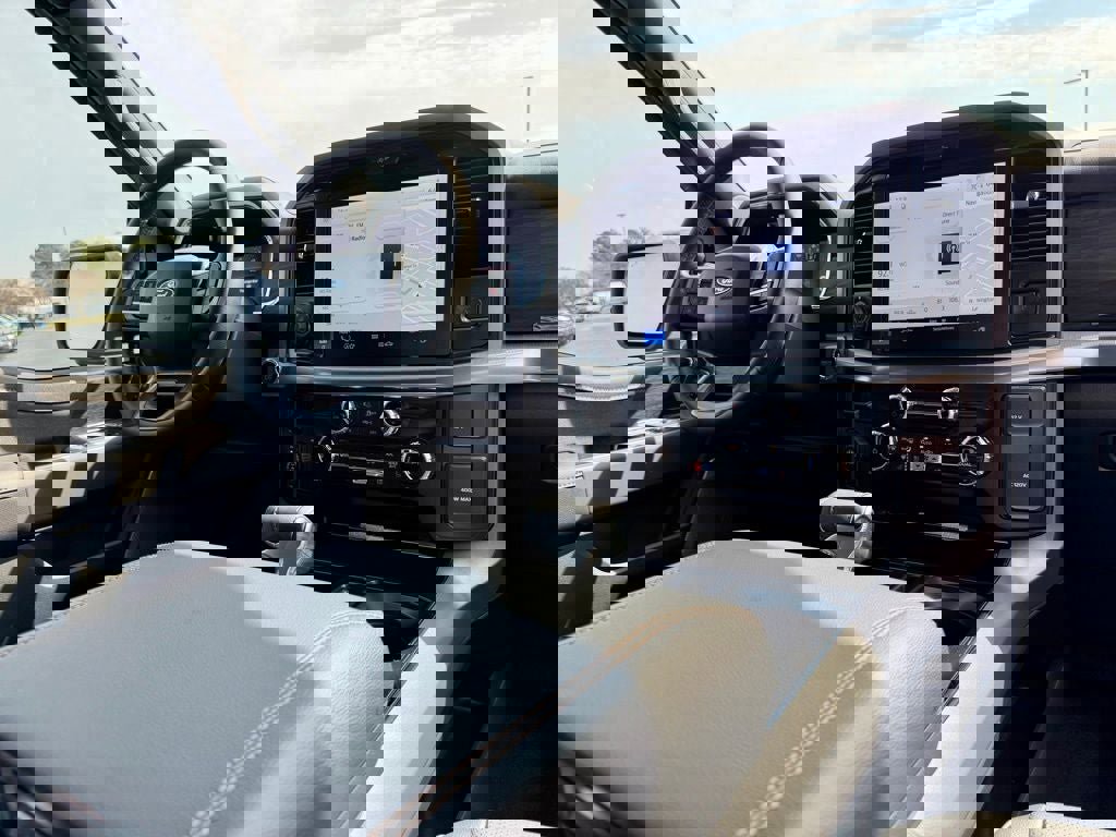 New 2026 Ford F150 Lariat w/ Equipment Group 502A High image 13