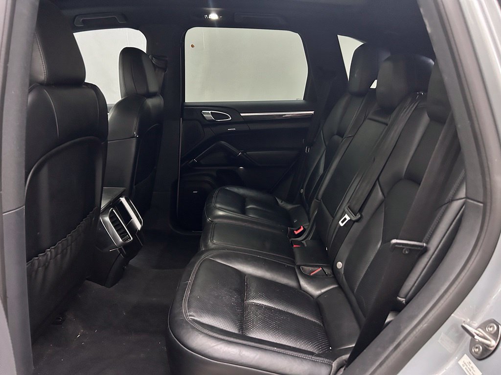 Used 2018 Porsche Cayenne Platinum Edition AWD/4WD image 14