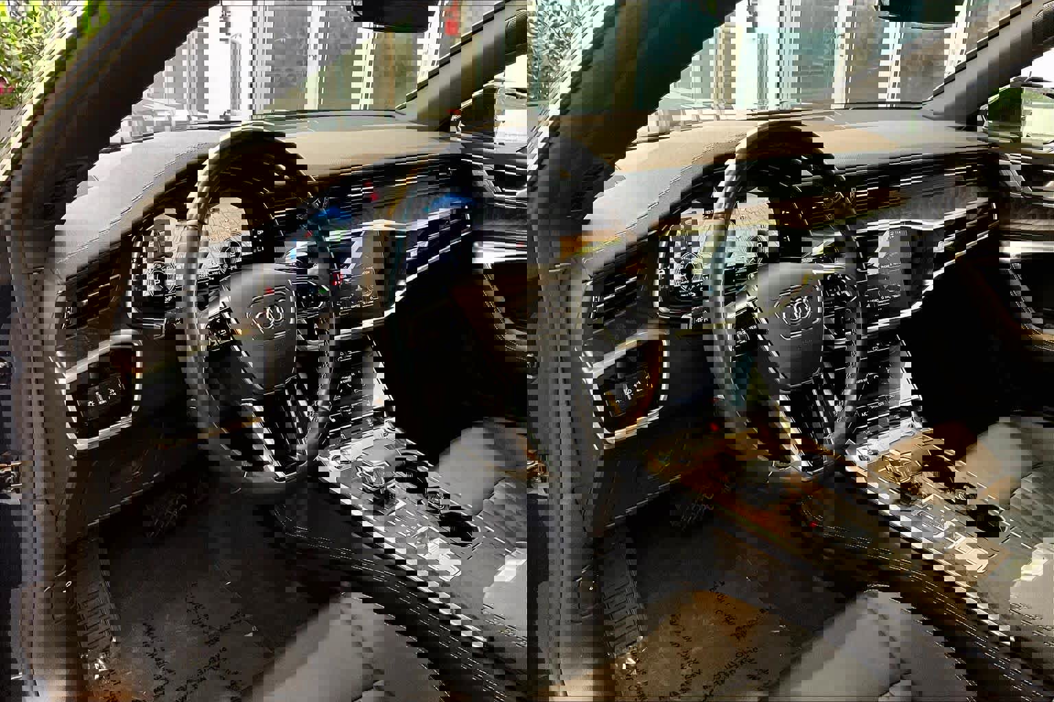 Used 2021 Audi A7 e Premium Plus w/ Interior Protection Package image 17