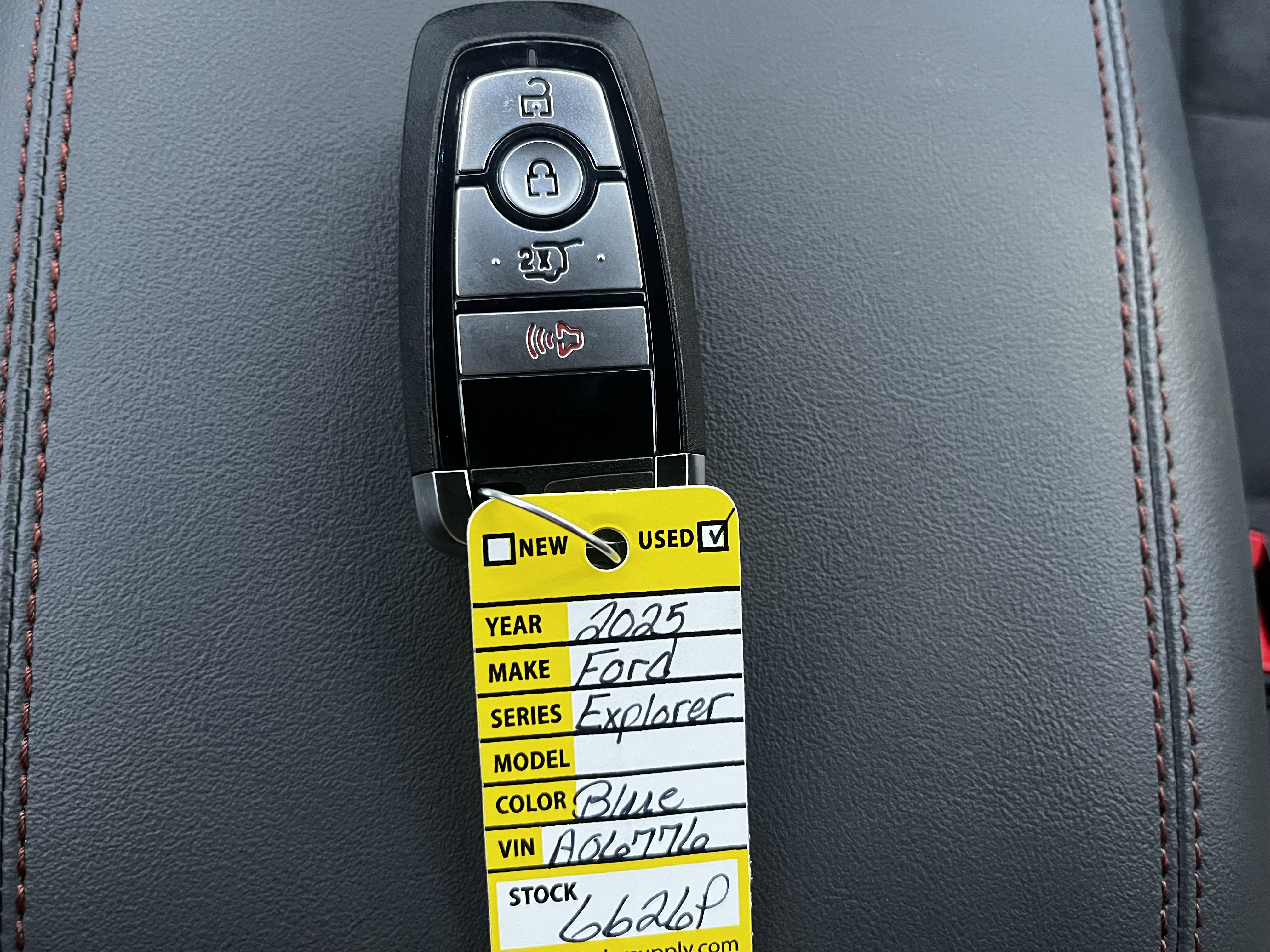 Used 2025 Ford Explorer Active AWD/4WD image 17