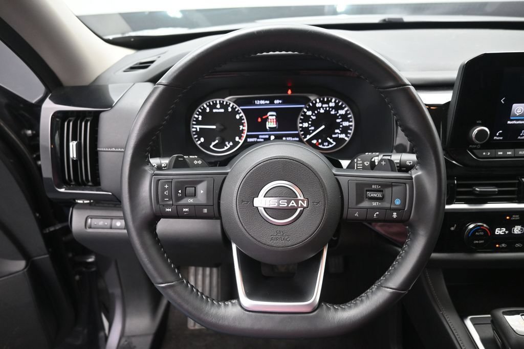 Used 2025 Nissan Pathfinder SV FWD image 6