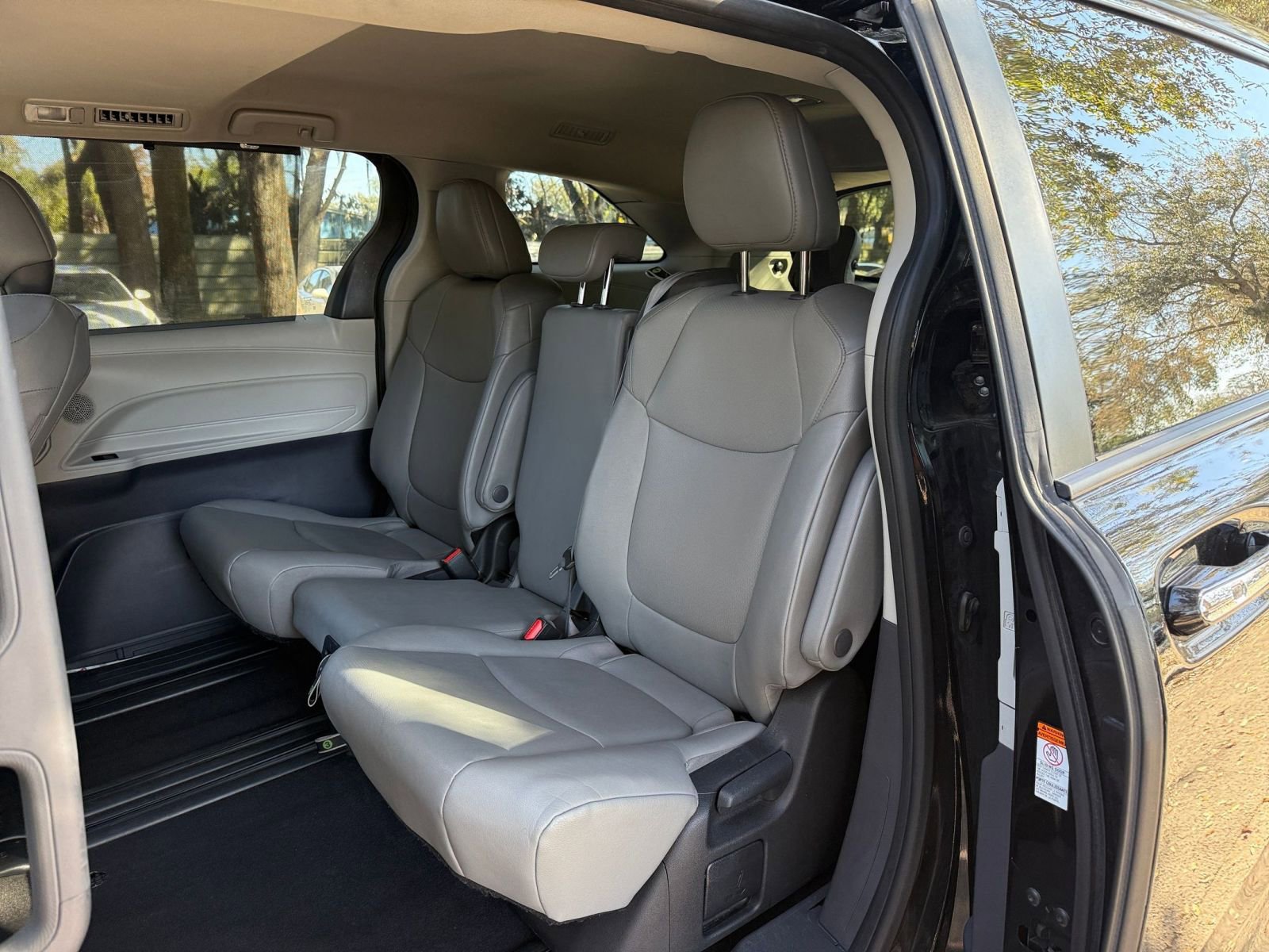 Used 2023 Toyota Sienna XLE image 41