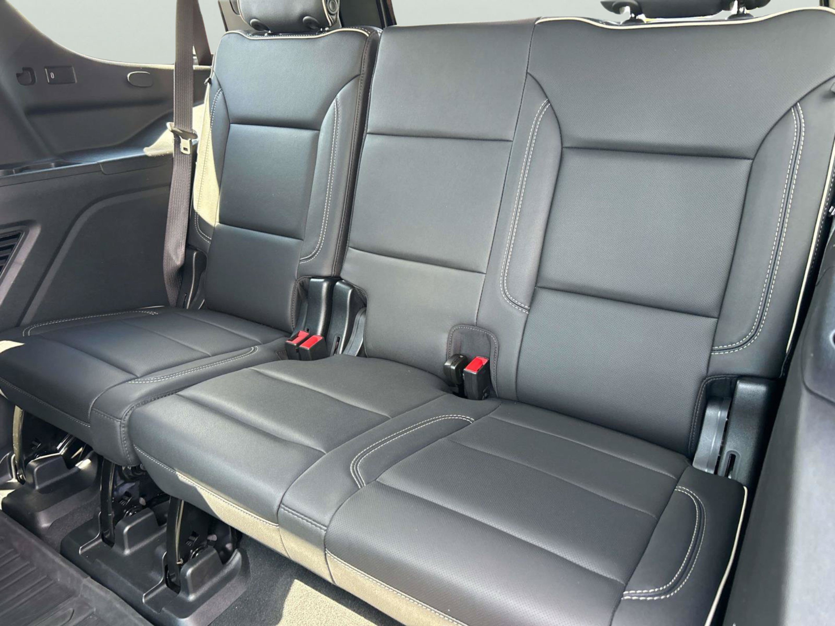 Used 2023 GMC Yukon SLT w/ SLT Luxury Package RWD image 17