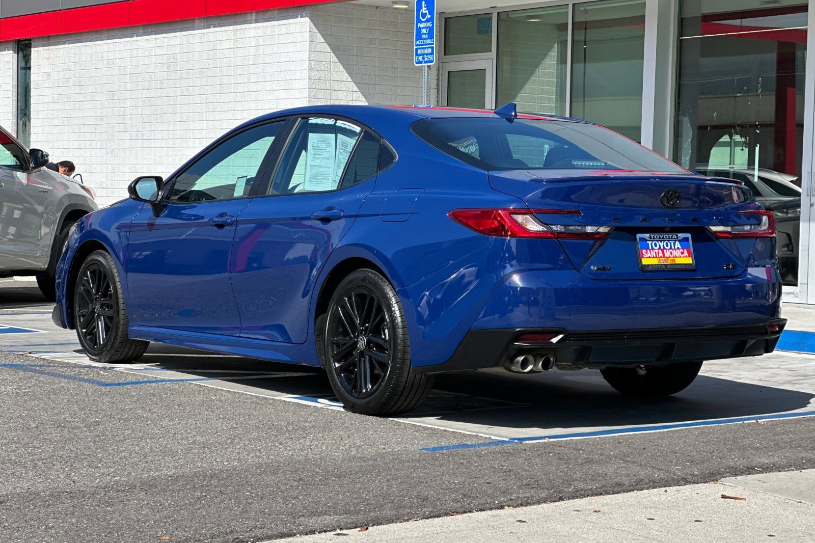 Used 2025 Toyota Camry SE w/ Convenience Package FWD image 6