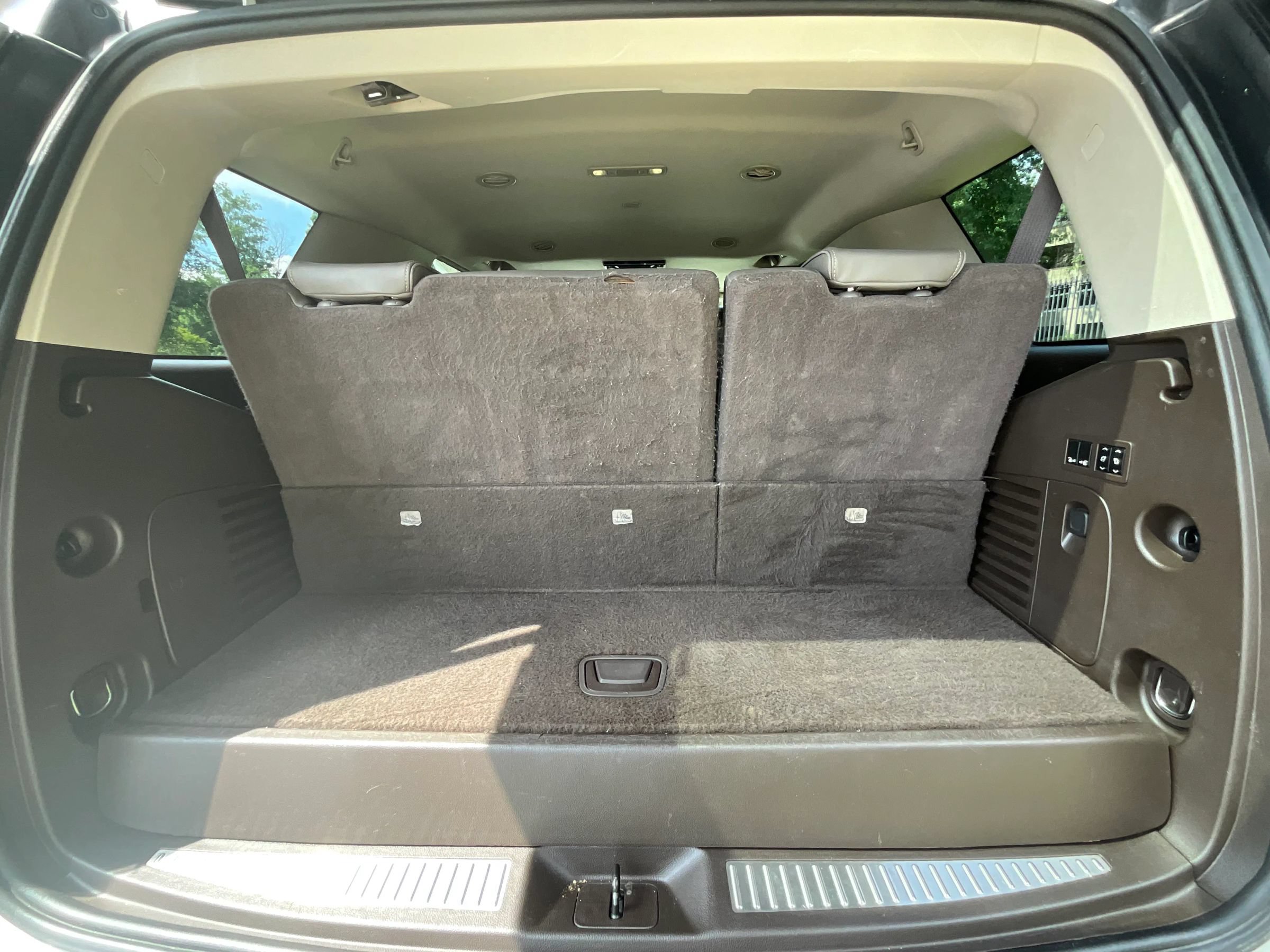 Used 2020 GMC Yukon Denali w/ Open Road Package RWD image 15