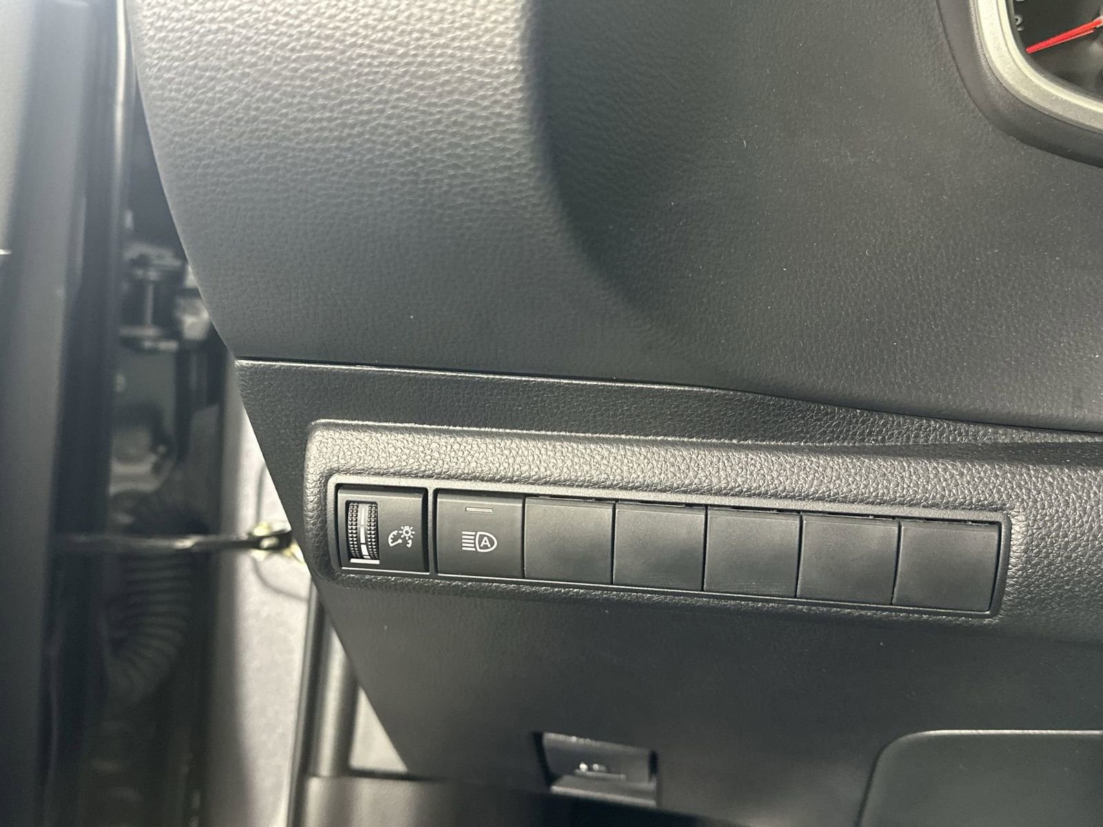 Used 2022 Toyota Corolla SE w/ SE Preferred Package image 18