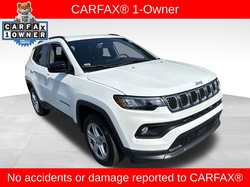 Used 2024 Jeep Compass Latitude image 3