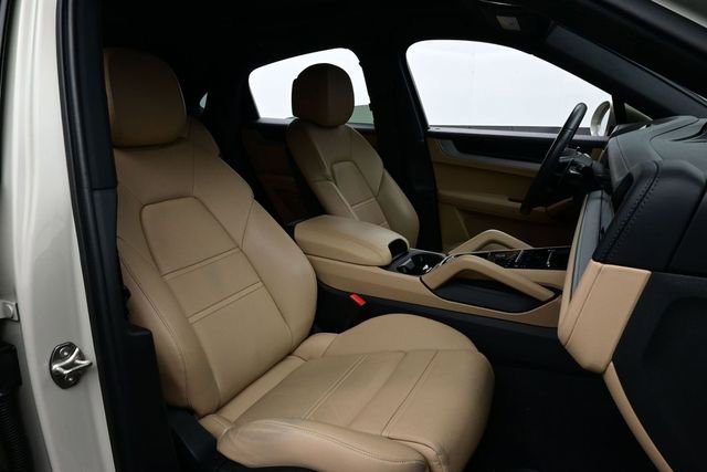 Certified 2025 Porsche Cayenne Coupe AWD/4WD image 18