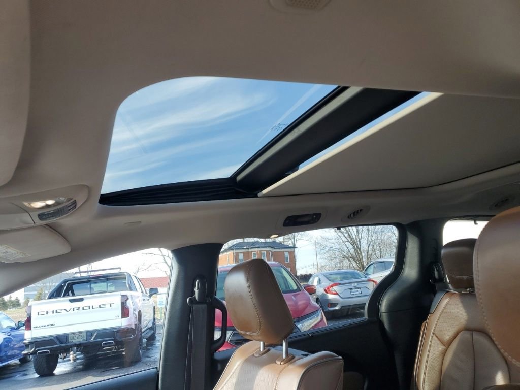 Used 2017 Chrysler Pacifica Limited image 14