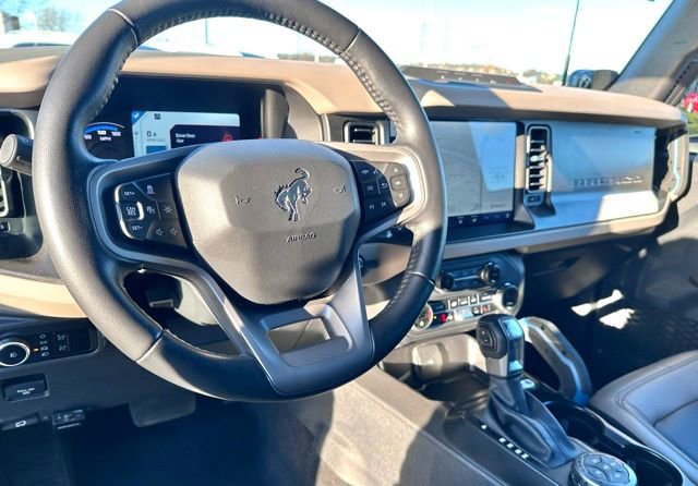 Used 2023 Ford Bronco Wildtrak image 14