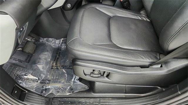 Used 2024 Land Rover Defender 110 S image 32