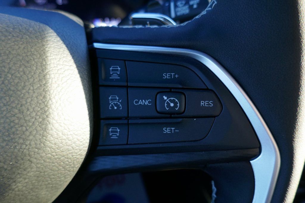 New 2025 Jeep Grand Cherokee L Altitude image 16