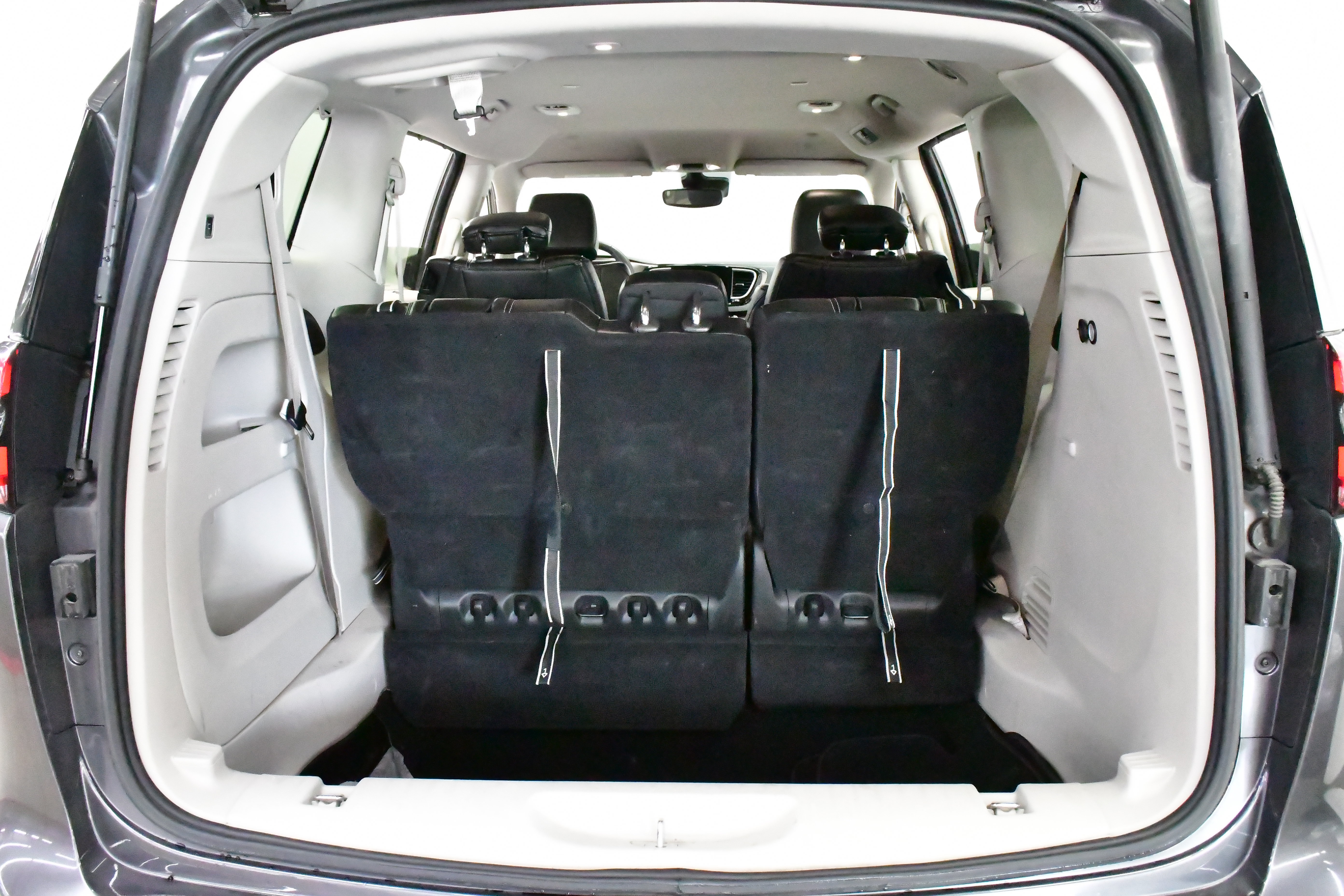 Used 2023 Chrysler Pacifica Touring-L FWD image 13
